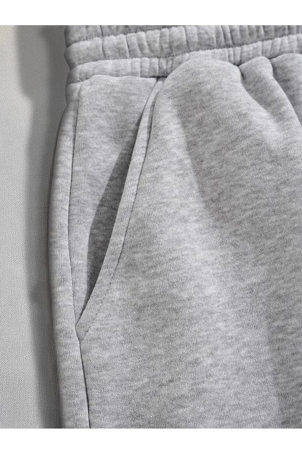Need Some Space Baskılı Şık Mevsimlik Unisex Şort Bermuda - 3