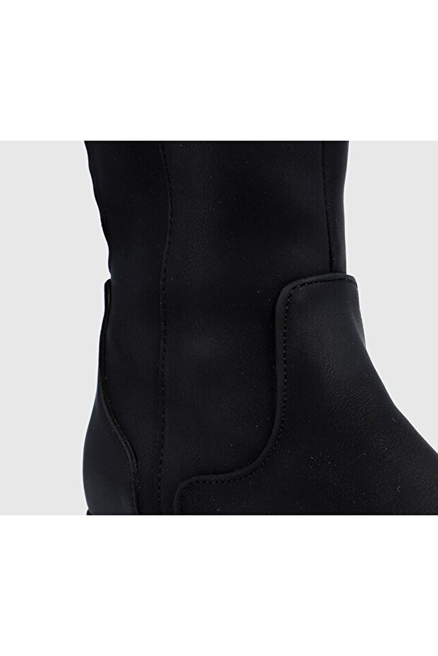 Siyah Kadın Bot - 5