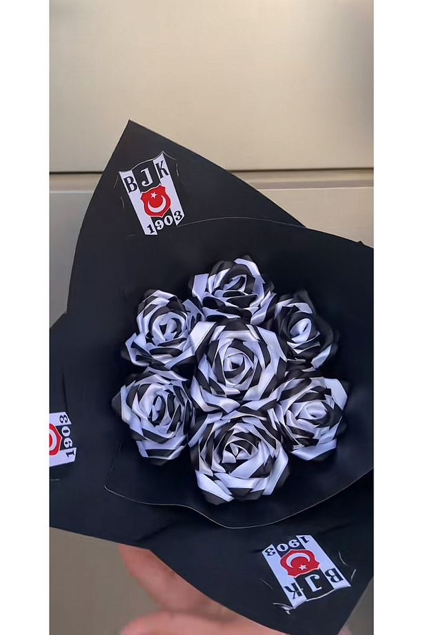 Bjk Taraftar Gül Buketi,solmayan Gül,saten Gül,kurdele Gül,senden Önce Senden Sonra Sevgiliye Hediye - 1