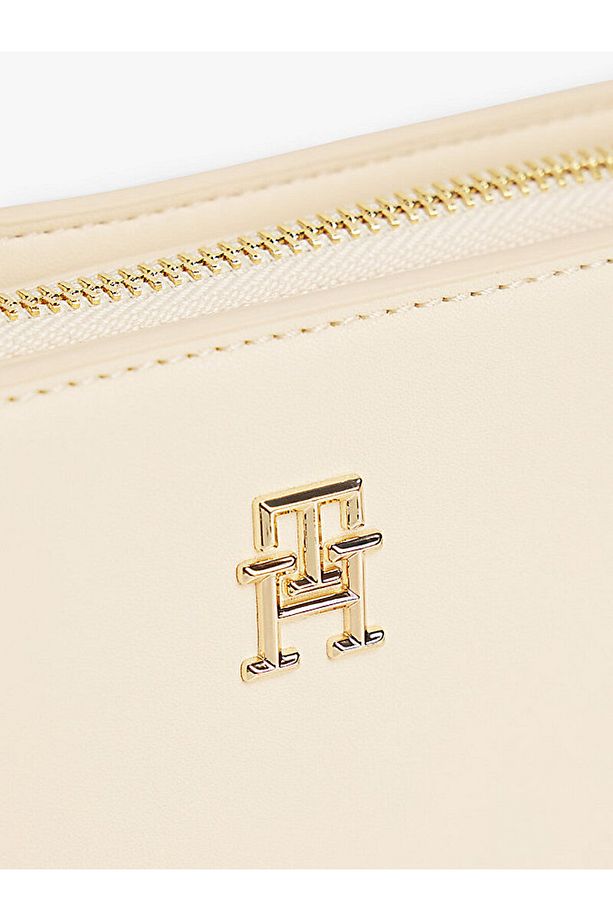 Hilfiger Monotype Strap Camera Bag - 3