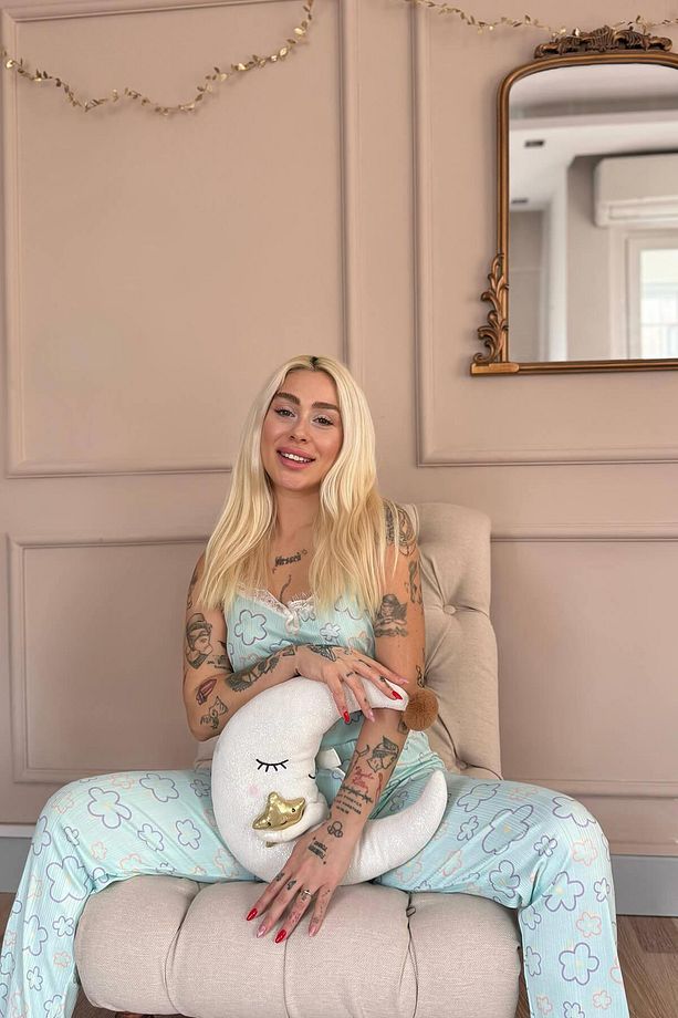 Mavi Çizgi Çiçek Dantelli İp Askılı Örme Kadın Pijama Takımı - 4