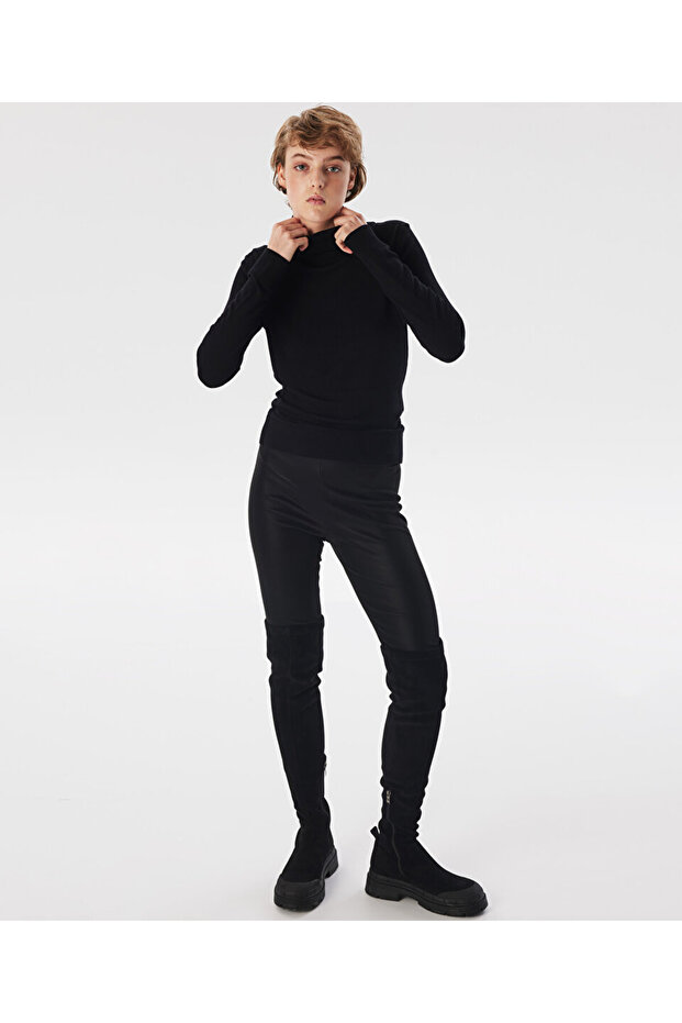 ملابس تريكو أساسية ذات ياقة عمودية - 2