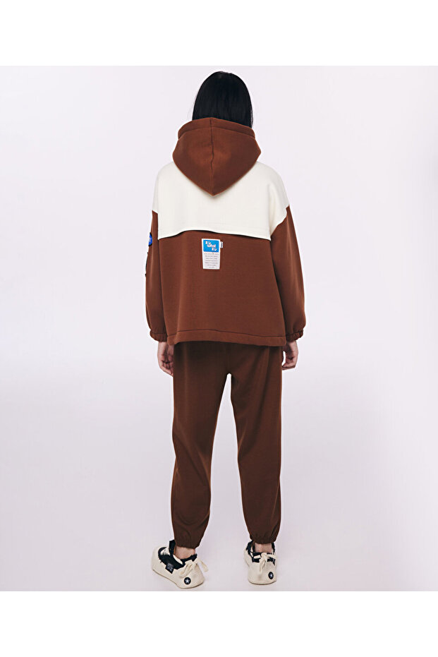 Colorblock Patch Accessory Sweatshirt - 8