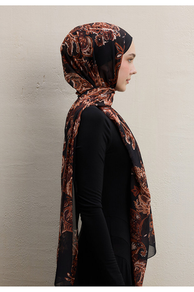 شال حريري بنمط النباتات البرية باللون الأسود - 4