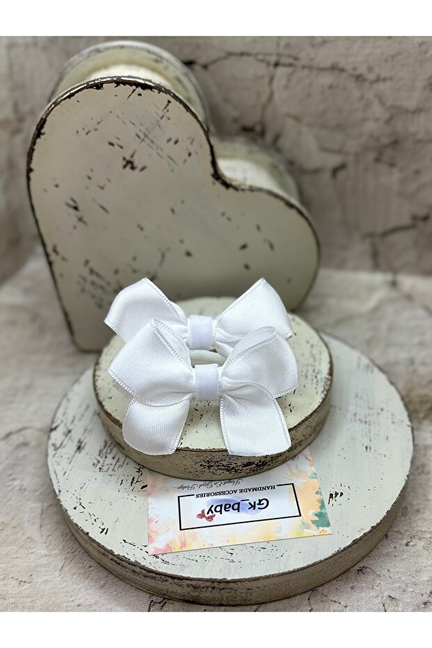 مشبك مطاطي على شكل فيونكة بيضاء - 3