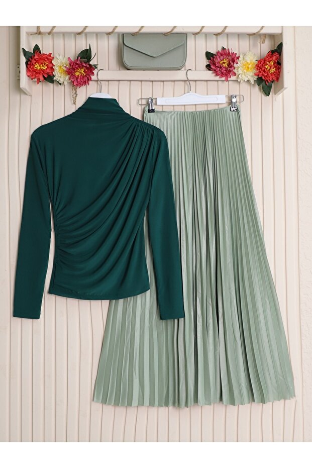 بلوزة رملية زمردية - نصف رقبة مجمعة - 2