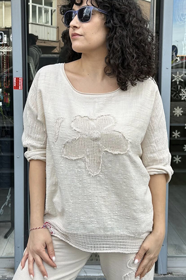 Women's Beige Round Neck Appliqued Sequin Daisy Patterned 3/4 Sleeve Oversize Loose Linen Blouse