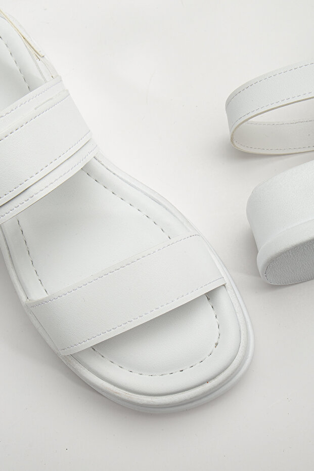 Rissoli női fehér duplaszalagos csat részletes napi kényelmes szandál - 5
