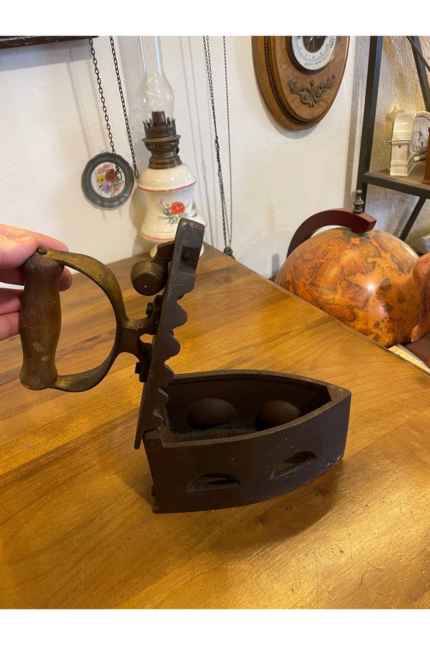 Antika kömürlü ütü - 2