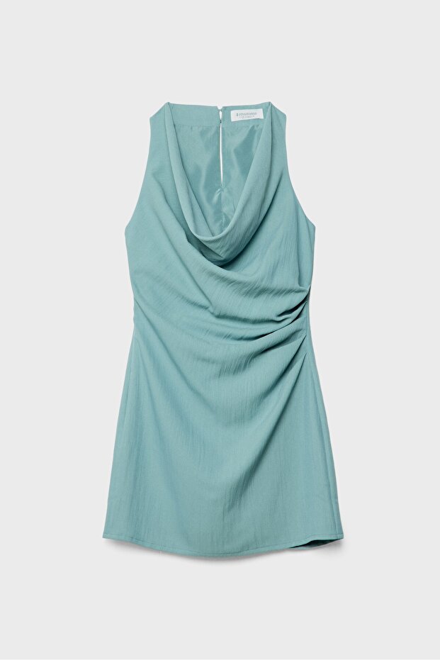 Kısa drapeli elbise - 4