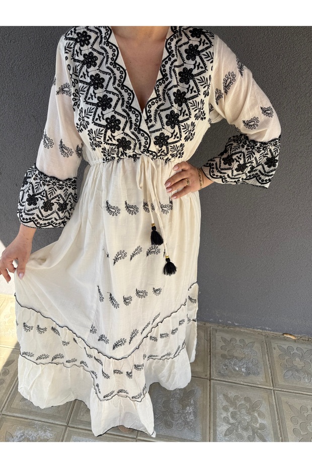 Siyah Nakışlı Maxi Ekru Elbise - 3