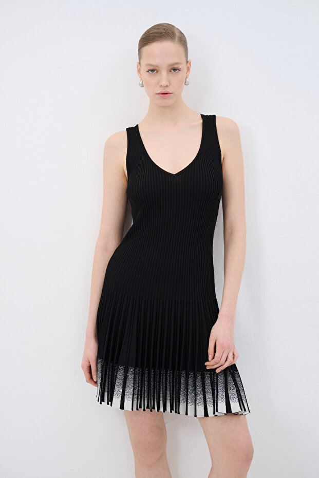 V Yaka Triko Elbise - 1