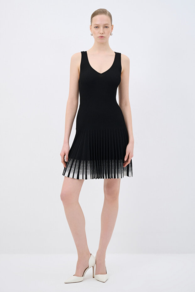 V Yaka Triko Elbise - 4