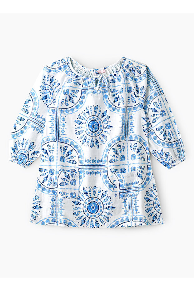 بلوزة زرقاء بنقشة هندسية للبنات - 1