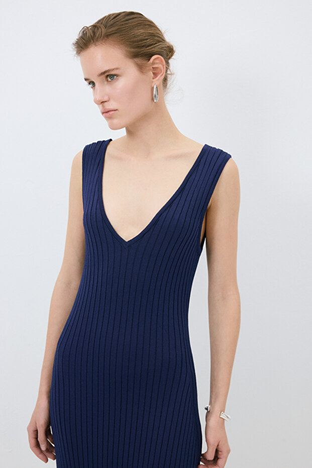 V Yaka Triko Elbise - 3