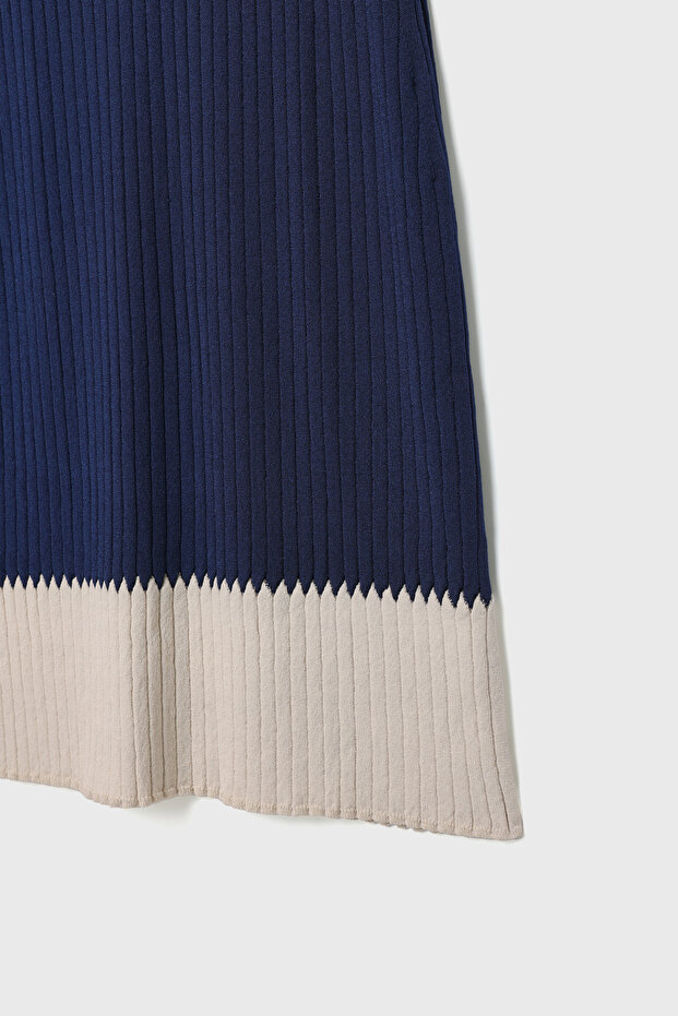 V Yaka Triko Elbise - 9