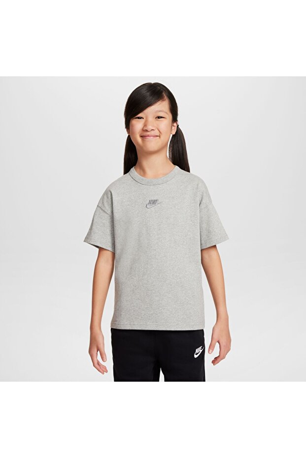 K Nsw Tee Emb Futura Lbr P Ess - Dkgreyheather