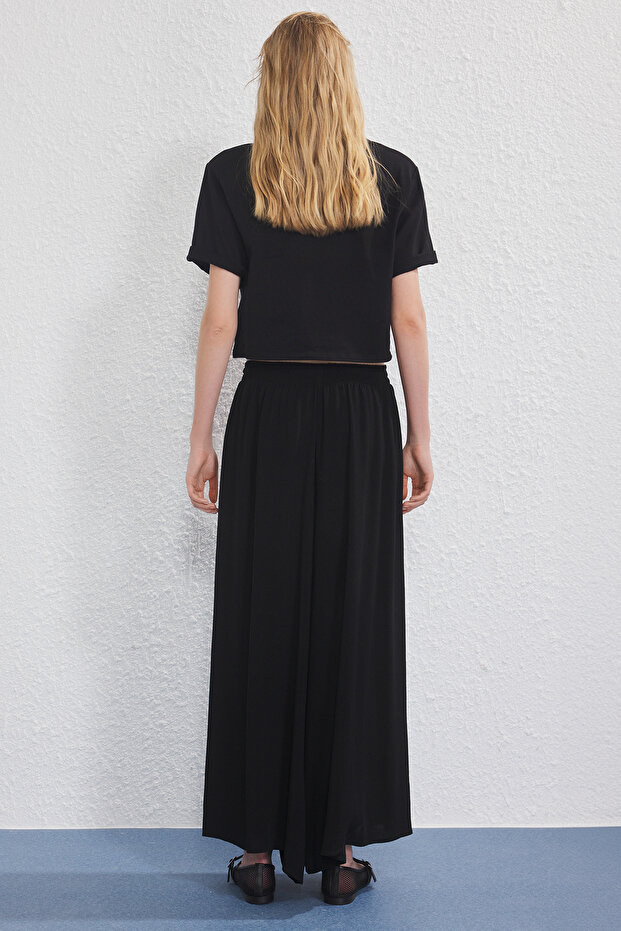 Siyah Beli Lastikli Yumuşak Rahat Kumaş Wide Leg Extra Geniş Paça Dokuma Pantolon TWOSS25PL00103 - 4