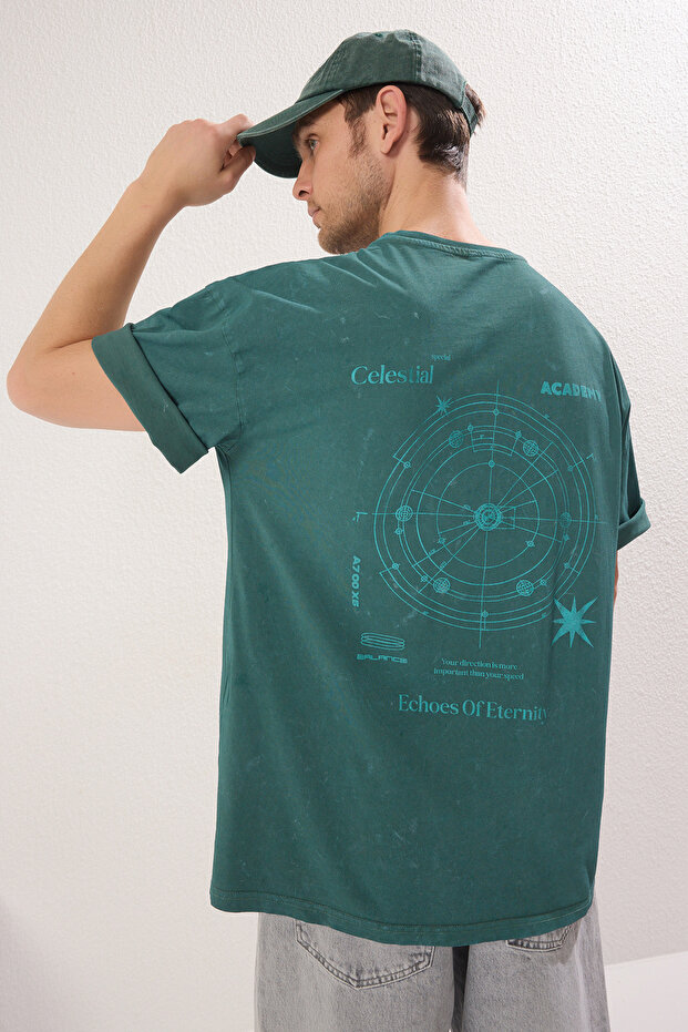 Yeşil Oversize/Geniş Kesim Eskitme/Soluk Efekt Galaksi Baskılı T-Shirt TMNSS25TS00076 - 2