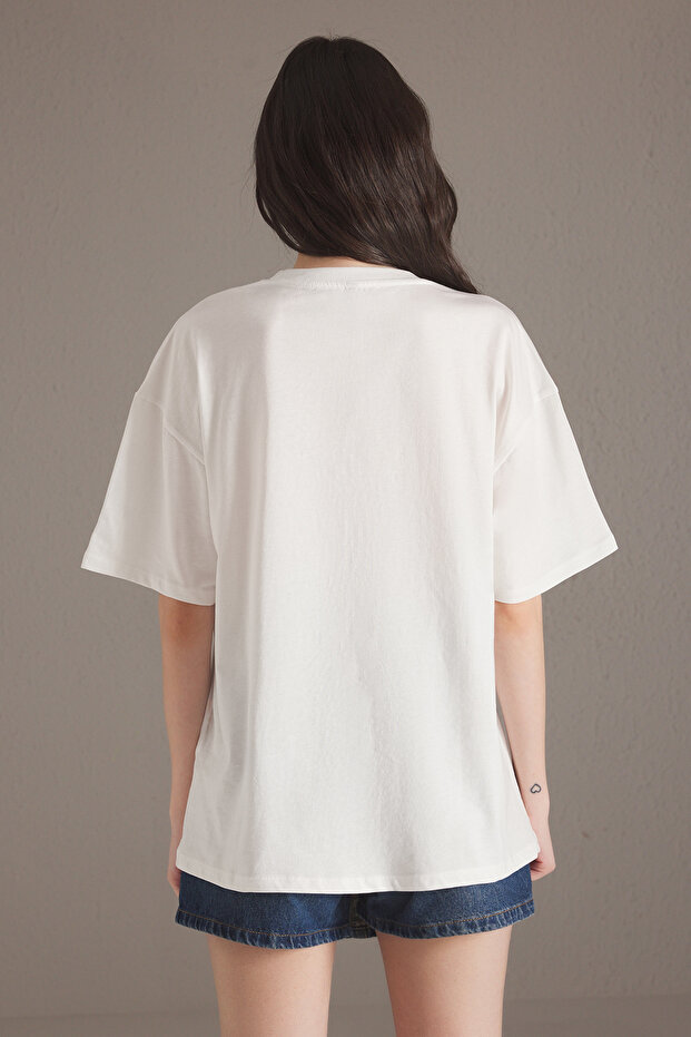 Ekru %100 Kalın Pamuklu Oversize/Geniş Kalıp Baskılı Örme T-Shirt TWOSS25TS00166 - 4