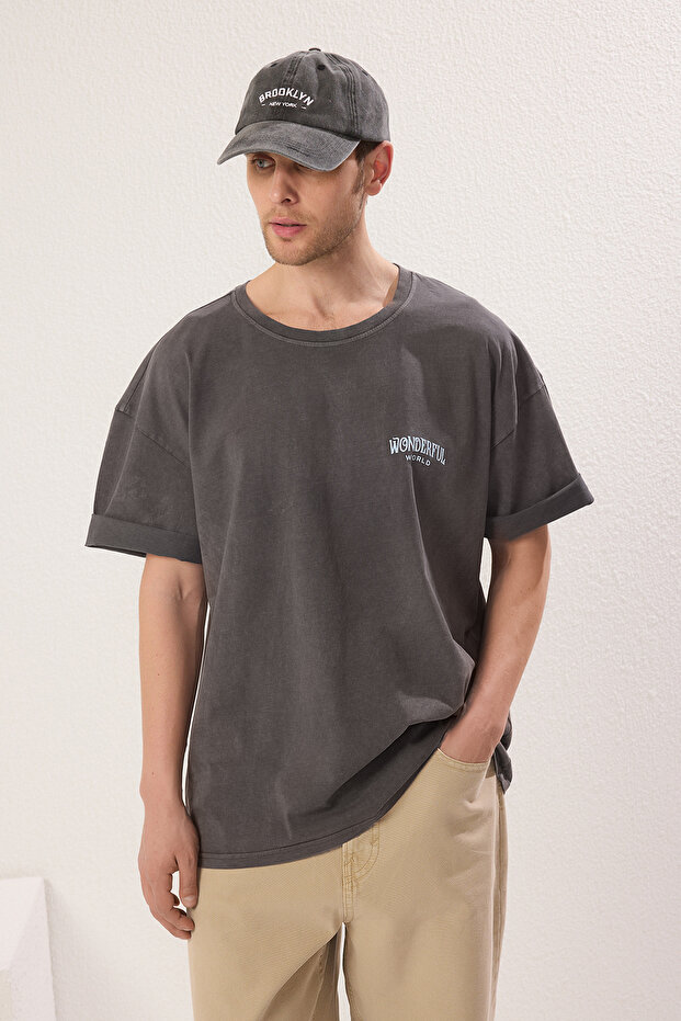 Antrasit Oversize/Geniş Kesim Eskitme/Soluk Efekt Galaksi Baskılı T-Shirt TMNSS25TS00102 - 3