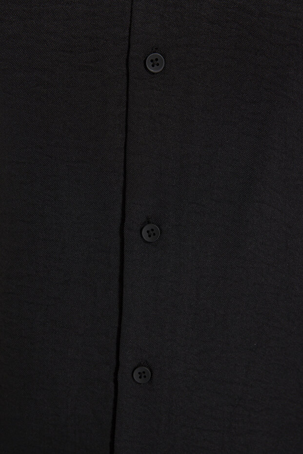 Siyah Regular Fit Keten Görünümlü Salaş Dökümlü Gömlek TMNSS25GO00075 - 3