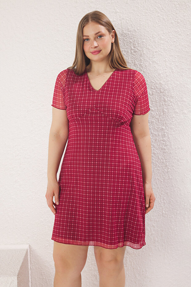 Bordo Ekose/Kareli V Yaka Mini Tül Örme Büyük Beden Elbise TBBSS25AH00192 - 1