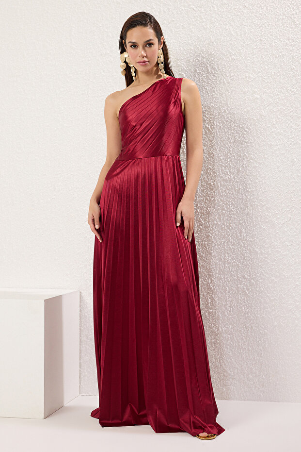 Bordo Eteği Belden Açılan Piliseli Saten Maxi Abiye Gece Mezuniyet Elbisesi TPRSS25AE00161 - 2