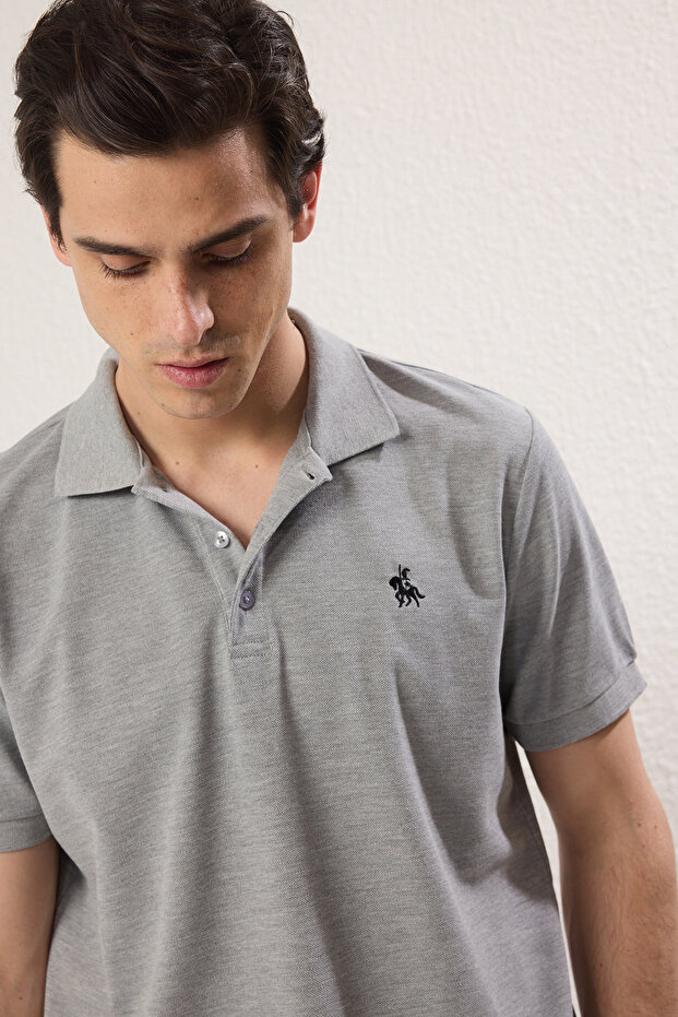 Gri Melanj Regular/Normal Kesim At Nakış Detaylı Polo Yaka T-shirt TMNSS25PO00017 - 4