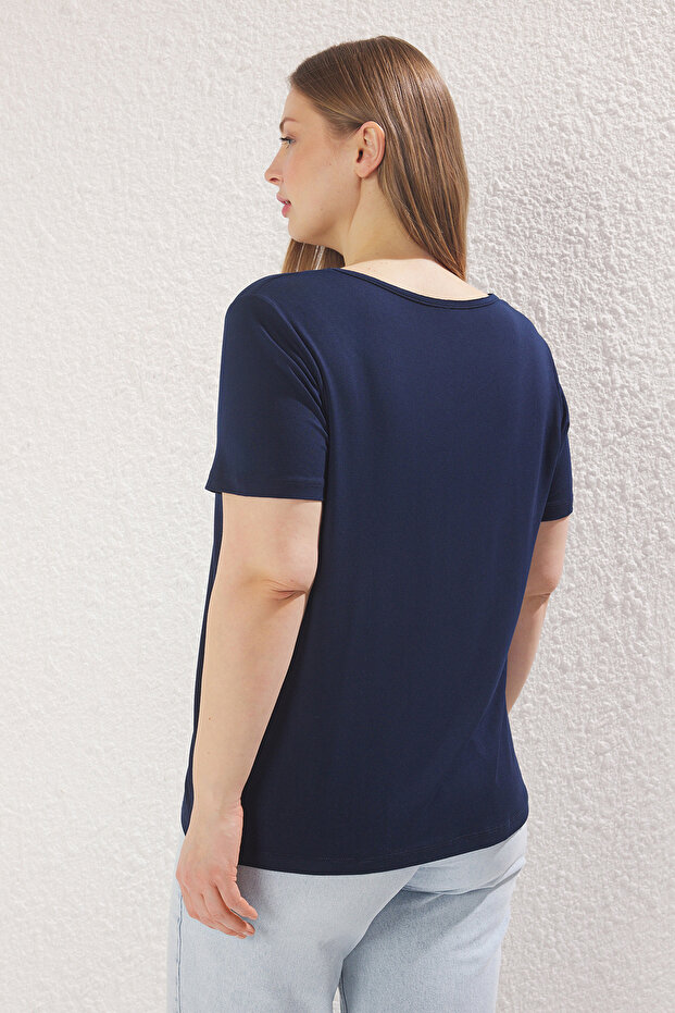 Lacivert Regular Fit Havuz Yaka Büyük Beden T-shirt TBBSS25BF00063 - 4