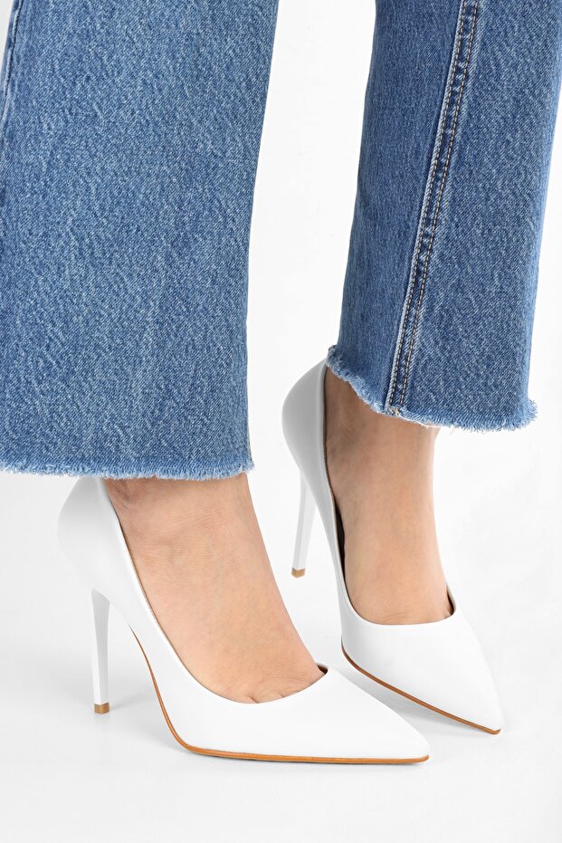 Women's Deyna White Skin Classic Heeled Stiletto