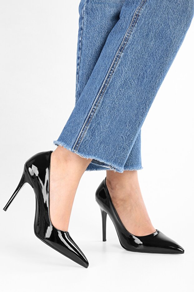 Women's Nakou Black Patent Leather Classic Heeled Stiletto