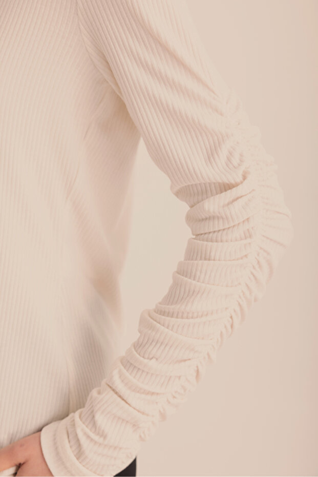 Büzgü Detaylı Örme Body - 4