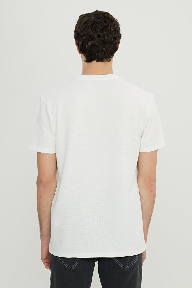 Pamuklu Slim Fit Dar Kesim Polo Yaka Jakarlı Esnek Beyaz Tişört - 5