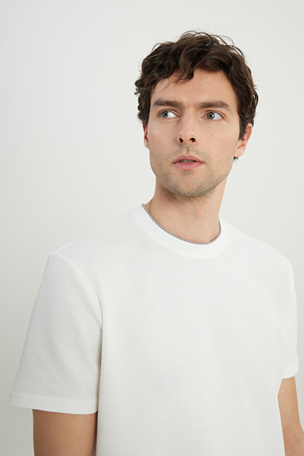 Pamuklu Slim Fit Dar Kesim Polo Yaka Jakarlı Esnek Beyaz Tişört - 4