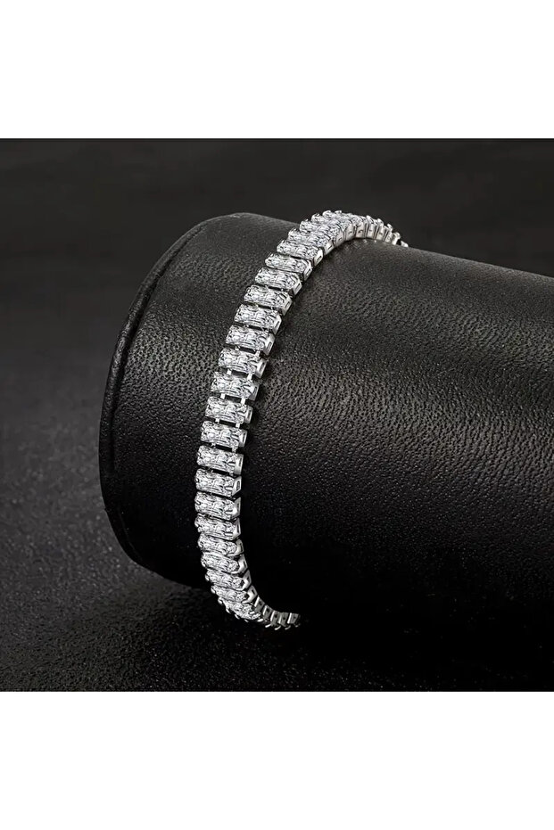 Silver Color Antiallergic Stylish Bijouterie Bracelet Embellished with Shiny Stones Modern and Elegant Design