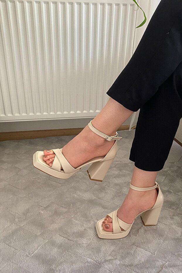 Women's Luci Cream Skin Cross Banded 10 cm Platform Heeled Shoes