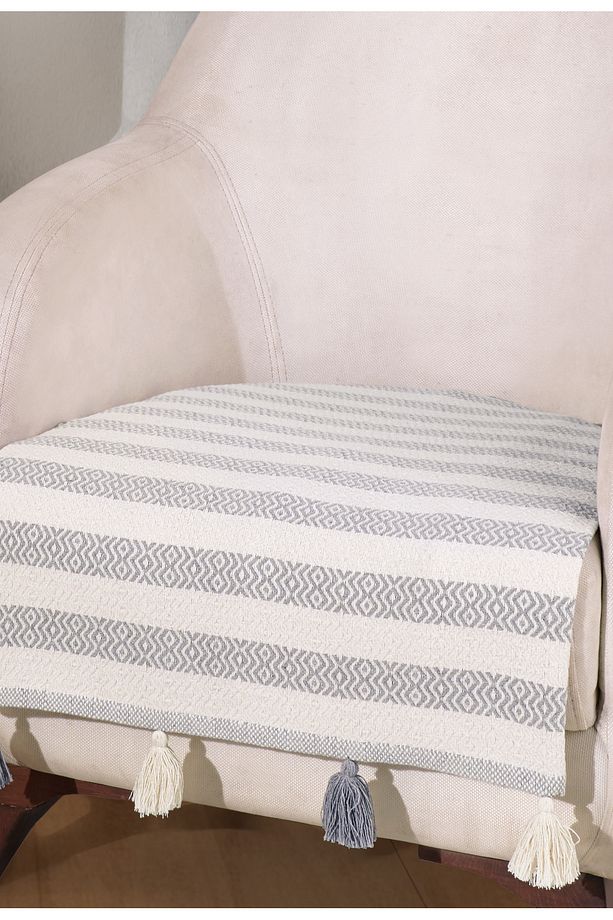 Liva Ponponlu Gri Berjer 1 Adet Tekli Koltuk Örtüsü 115x90 Cm Berjer Şalı Püsküllü - 4