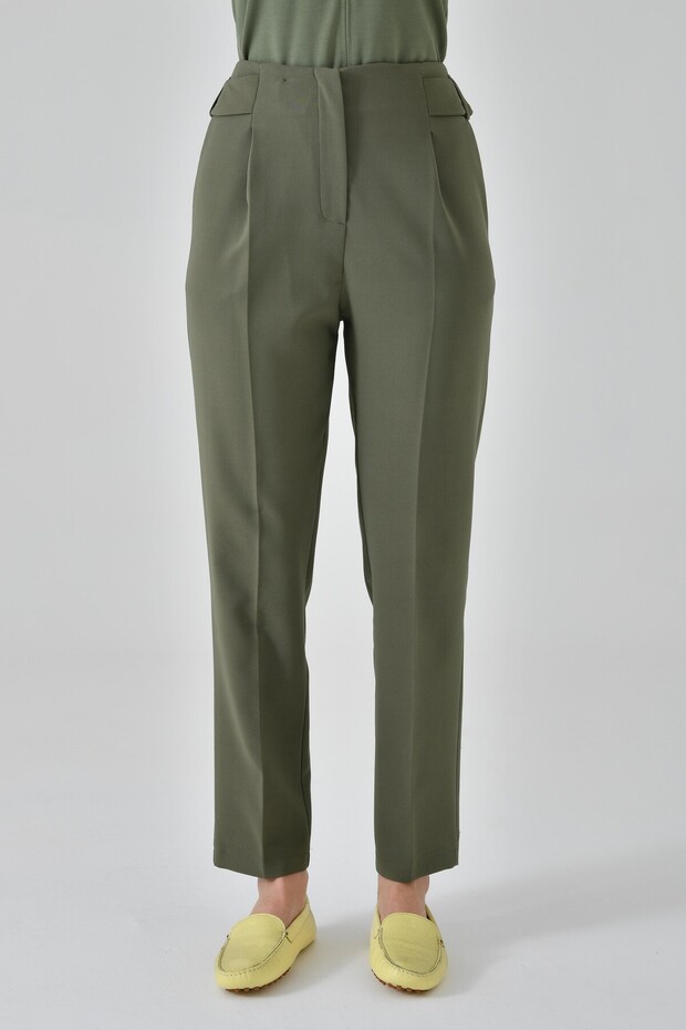 Khaki Pleated Carrot Cut Belt Detailed Trousers