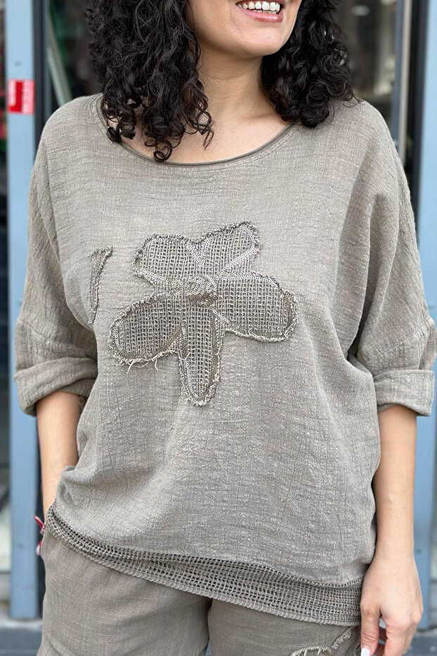 Women's Brown Round Neck Appliqued Sequin Daisy Patterned 3/4 Sleeve Oversized Loose Linen Blouse