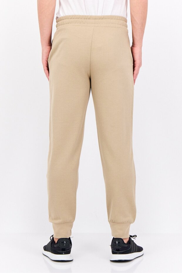 بنطال رياضي سادة بقصّة عادية للرجال، لون بيج غامق - 3
