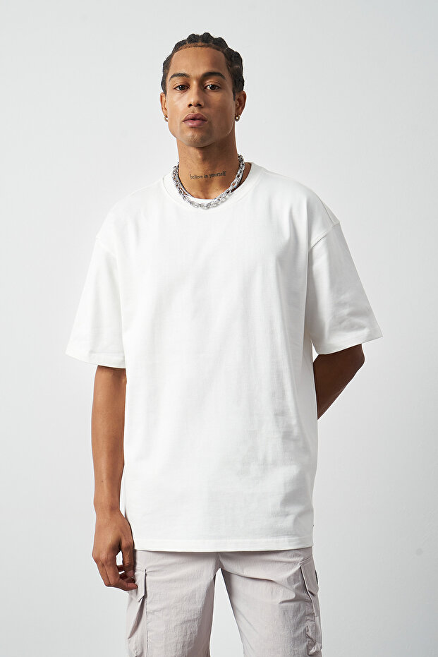 تي شيرت أساسي مميز مع تفاصيل خياطة كبيرة الحجم - 4