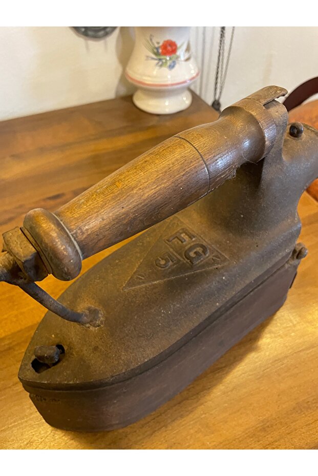 Antika kömürlü ütü - 2