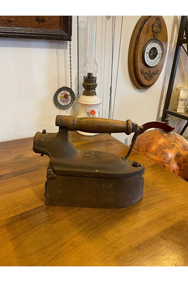 Antika kömürlü ütü - 1