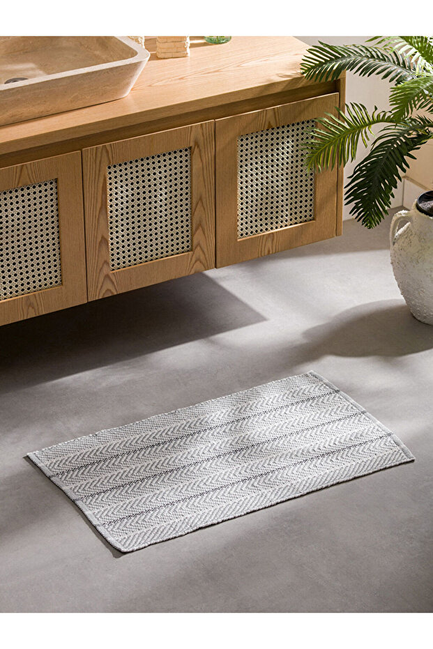 Esvab • Modern & Distinctive Embroidered Bath Mat 50X80 cm