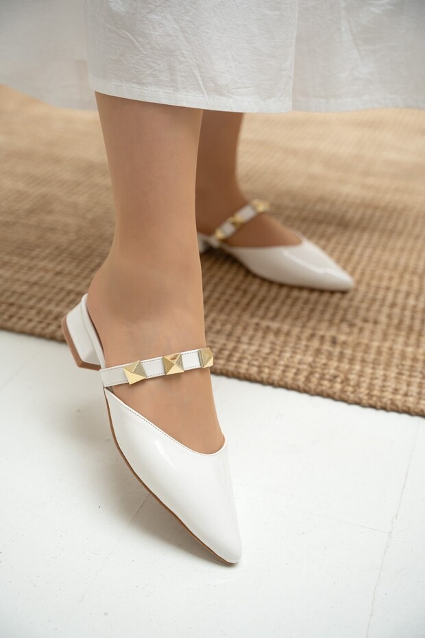 Ricco White Patent Leather Women's Slippers with Staple Detail