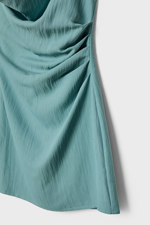 Kısa drapeli elbise - 6