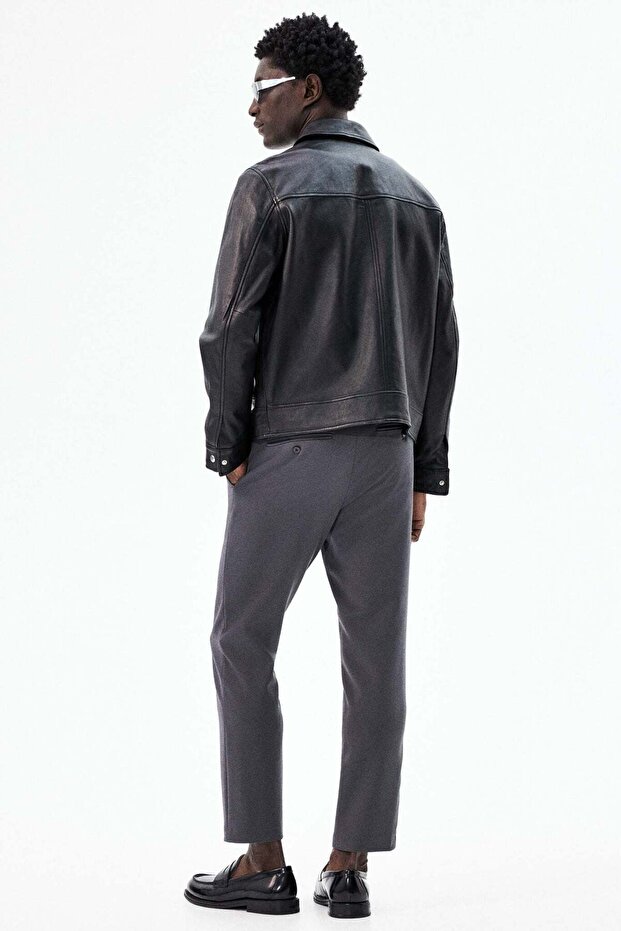 بنطلون قصير بقصة Slim Fit