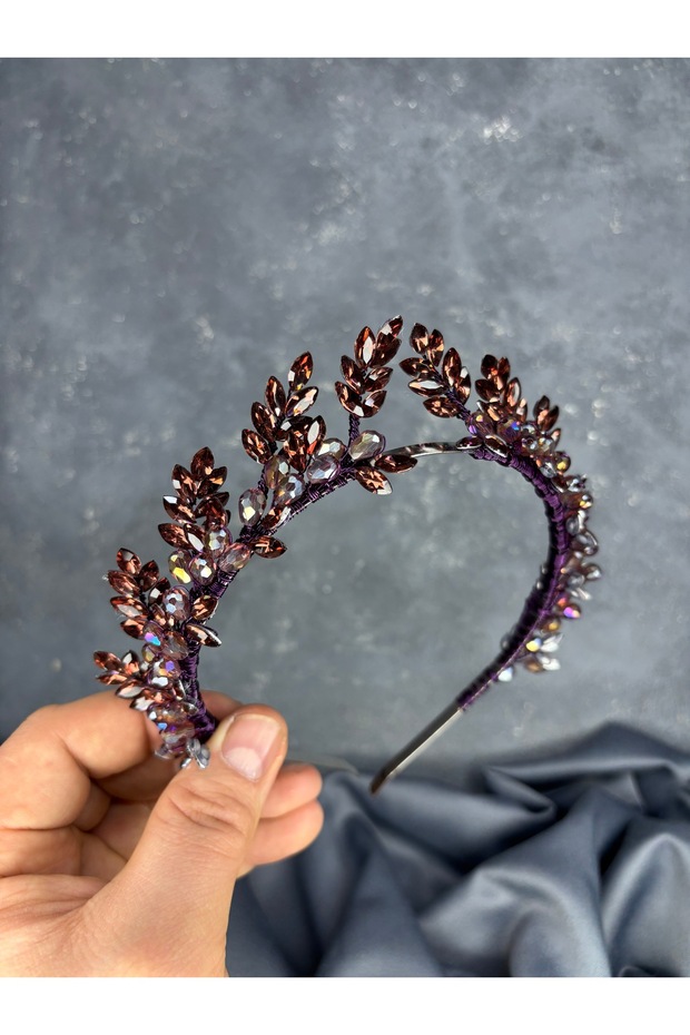 العروس المزخرفة بأوراق فينوس وتاج الحناء - 5