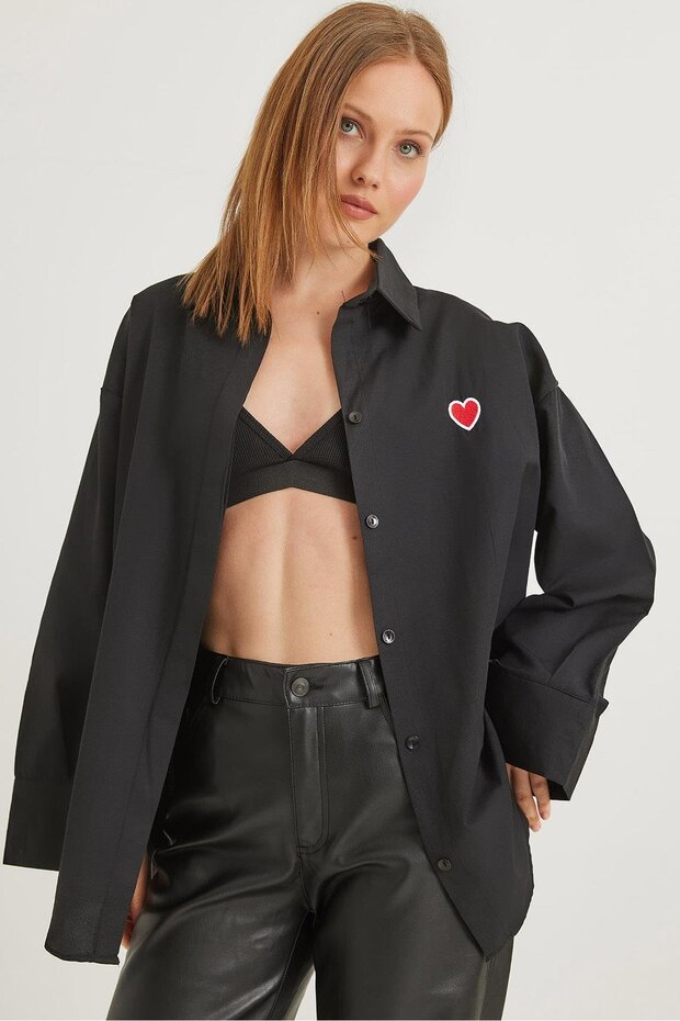 Kalp Nakışlı  Oversize Basic Gömlek Siyah - 3